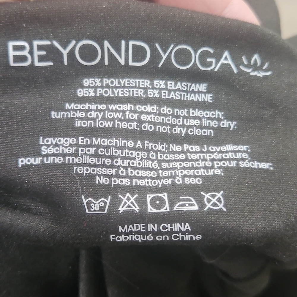 Beyond Yoga Black Pocket Infinity Scarf Stretch Neck Warmer Lightweight